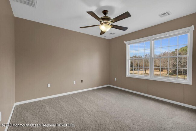 Building Photo - 9 Dolphin Ct