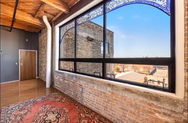 Building Photo - 234 E Reservoir Ave