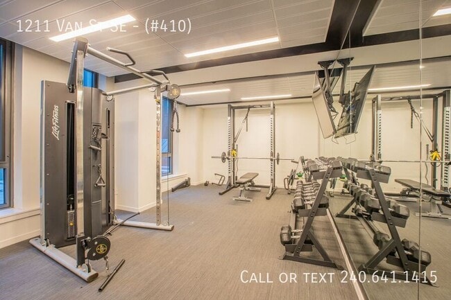 Building Photo - 1211 Van St SE