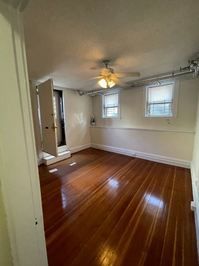 Building Photo - Super Spacious and Charming garden 1 bed on quiet street Huge Kitchen Heat HW Inc NO FEE FREE MONTH