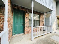 Building Photo - 929 W Hickory St