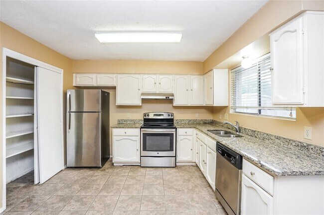 Building Photo - 4302 Stonehenge Trail