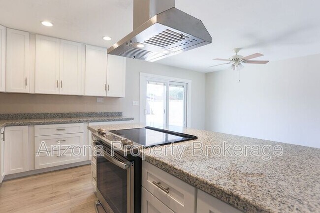 Building Photo - 8513 E Mariposa Dr