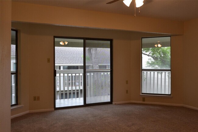 Building Photo - 2379 Briarwest Blvd