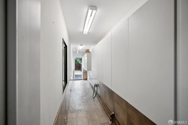 Building Photo - 363 Monticello St