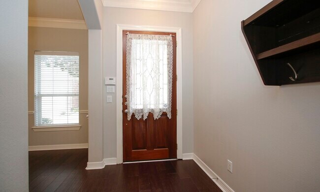 Building Photo - 1515 Olive Park