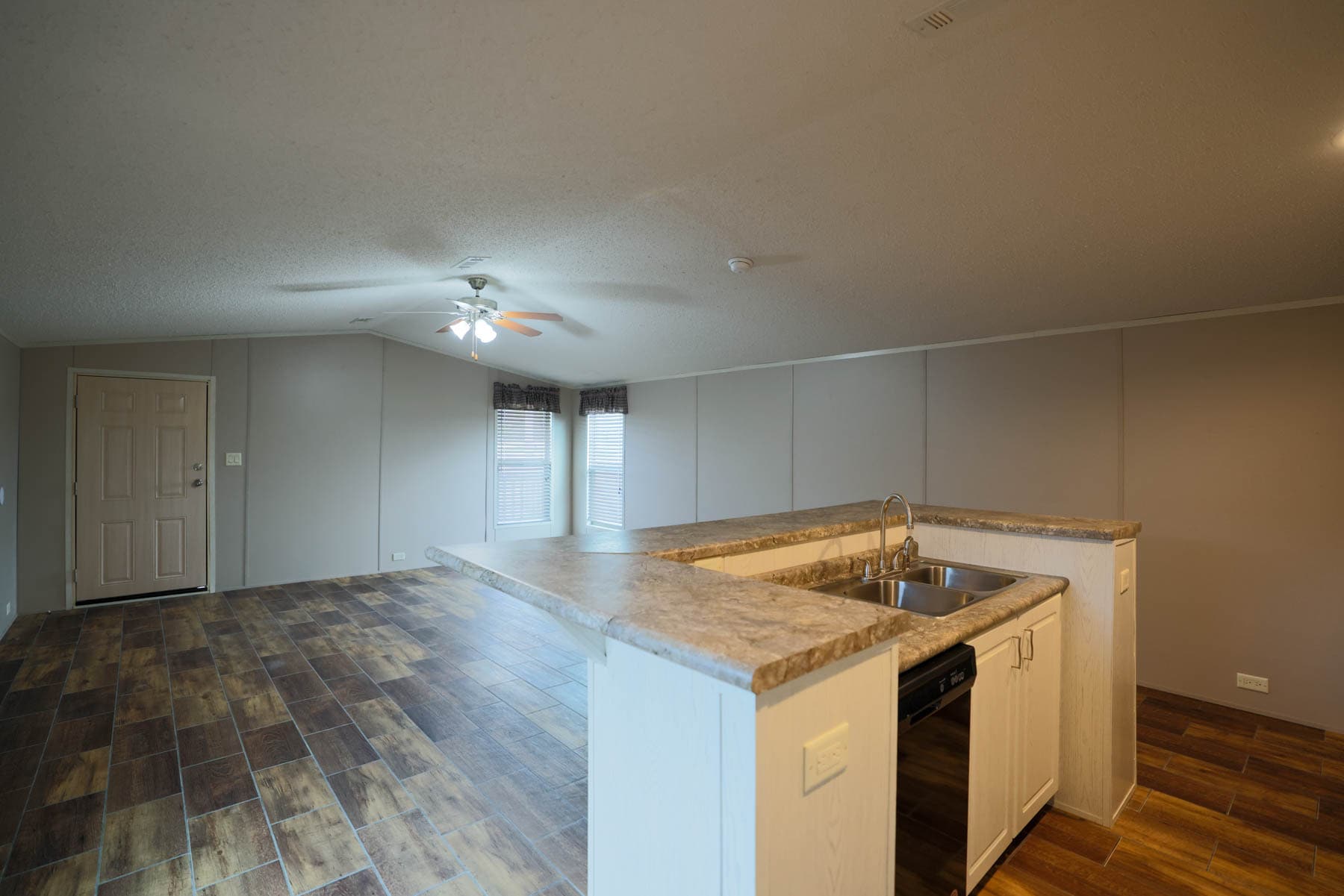 Kitchen island - 1225 Orizaba