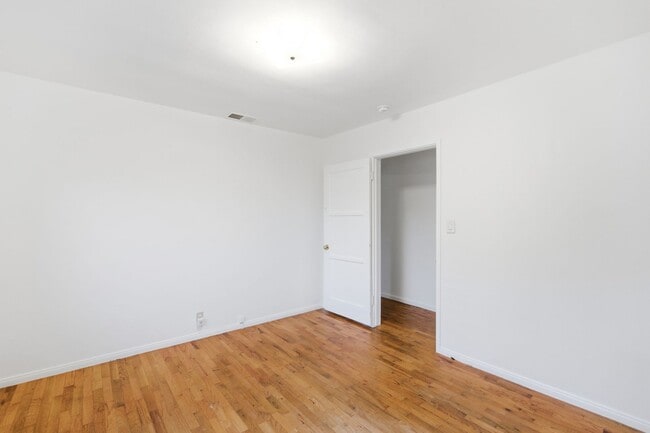 Building Photo - Beautiful 3 Bed + 2 Bath House + Front & Back Yard, Garage, Driveway