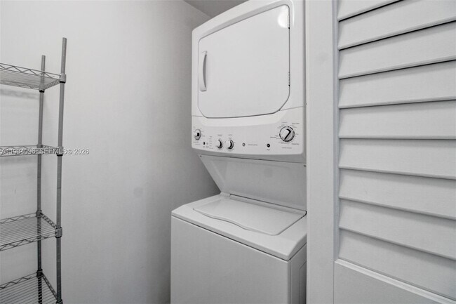 Building Photo - 1600 SW 1st Ave