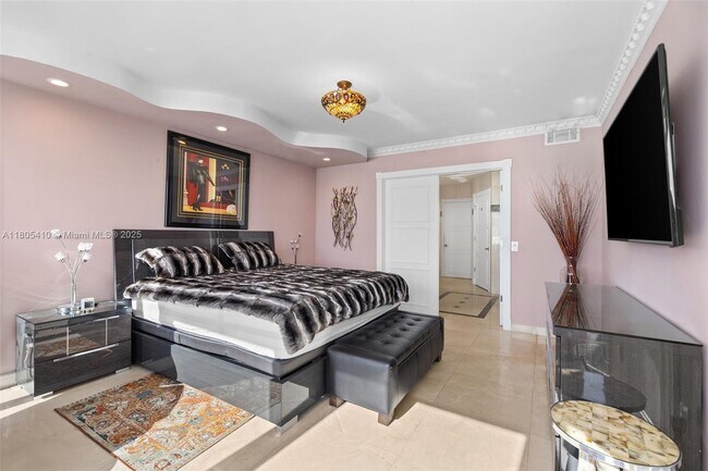 Building Photo - 17555 Collins Ave