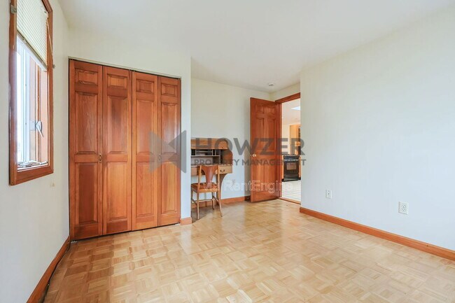 Building Photo - 35 Riverside Dr