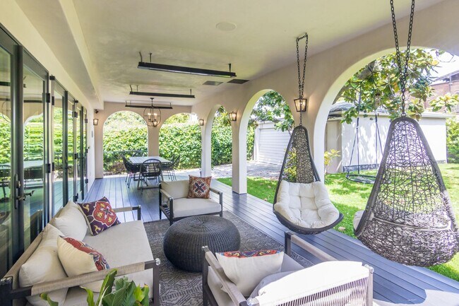 Building Photo - Prime Single Family Home