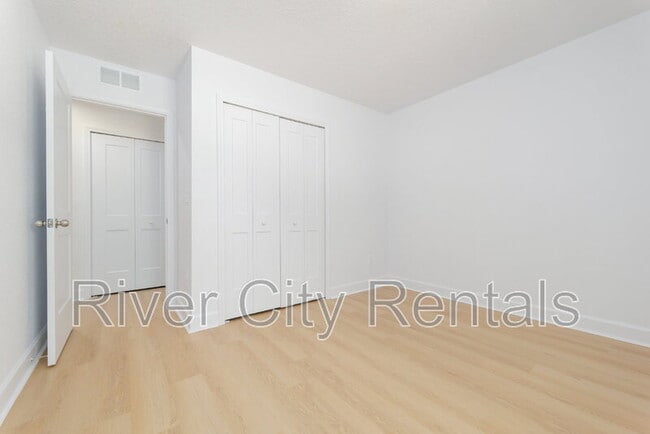 Building Photo - 7123 Stetson St