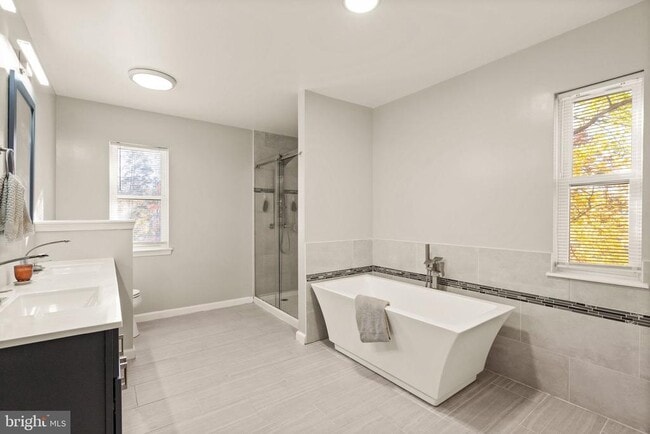 Building Photo - 2813 Woodlawn Trail