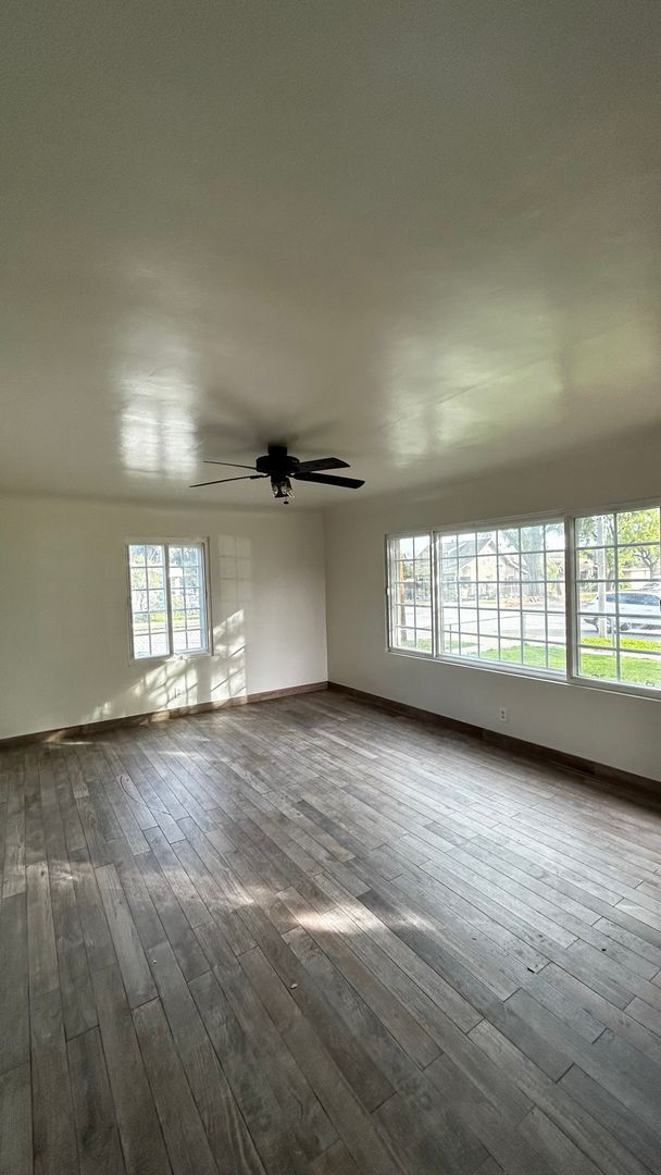 Building Photo - 306 W Sunkist St