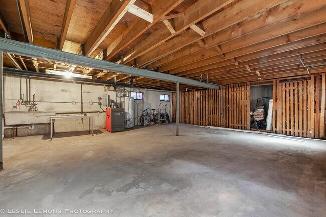 Building Photo - 7653 Roberts Rd