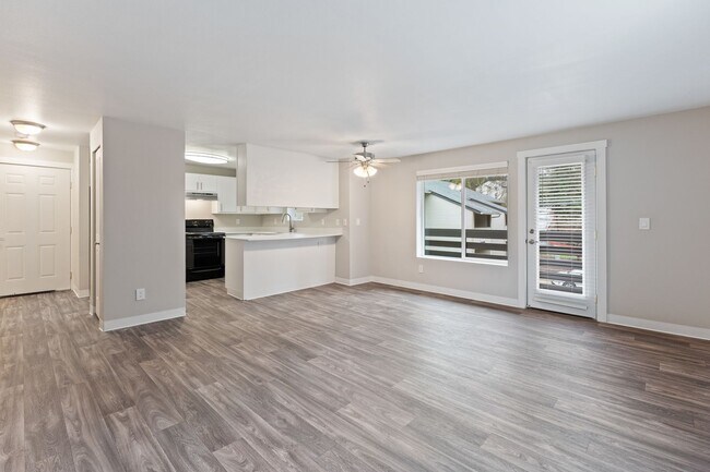 Building Photo - Remodeled Two Bedroom Two Bath! $1000 Off Your First Full Month!