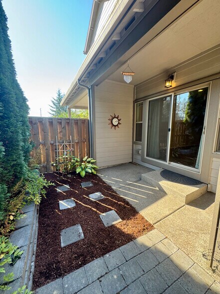 Building Photo - 13582 SW Beach Plum Terrace