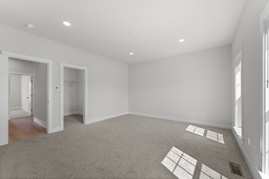Building Photo - 206 Oliver Way