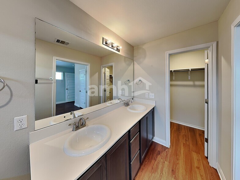 Building Photo - 8110 Cottage Rose Dr