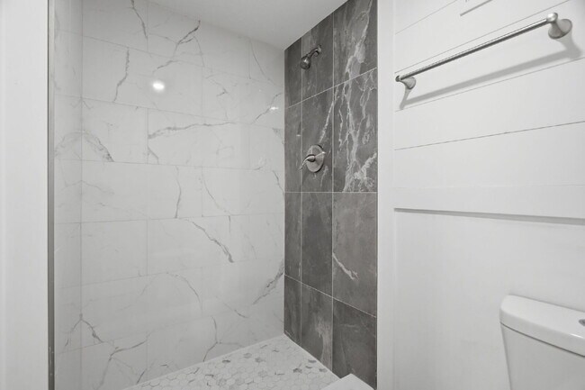 Building Photo - Condo For Rent in Largo with TONS OF UPGRADES!