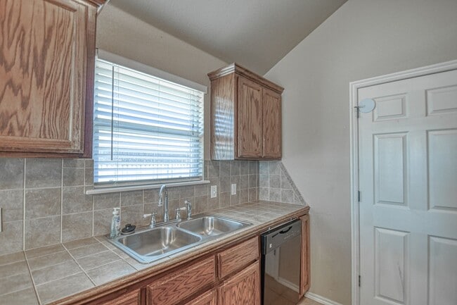 Building Photo - Beautiful Home in Central Norman!