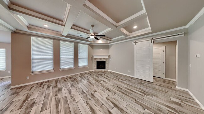 Building Photo - Luxury 5 Bedroom, 3 Bathroom, 3 Car Garage...