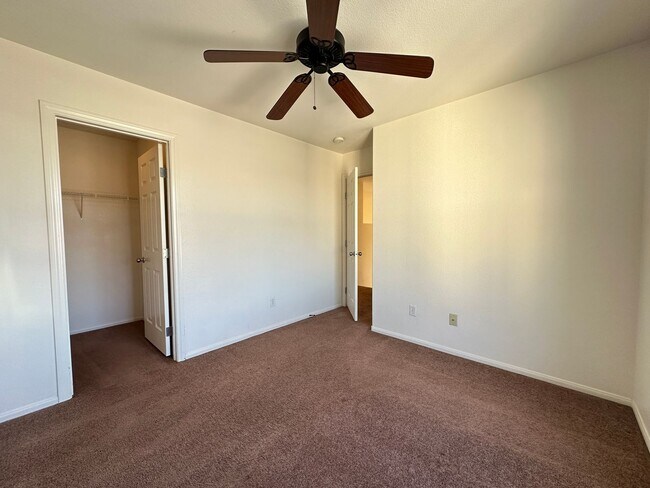 Building Photo - 3 Bedroom, 2.5 Bath, 2 Car garage