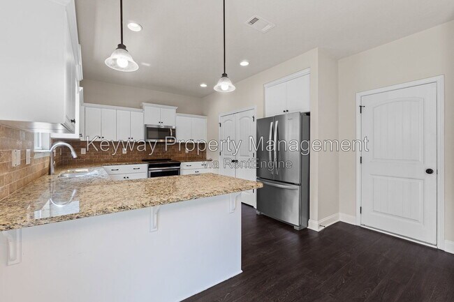 Building Photo - 135 Beallwood Dr