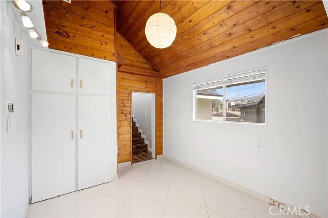 Building Photo - 10227 Helendale Ave