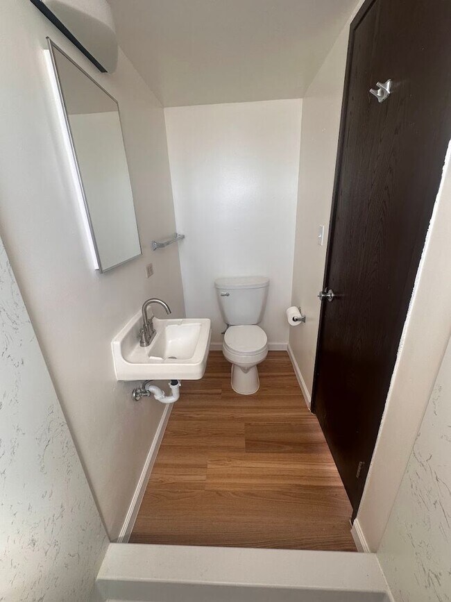 Building Photo - Moanalua Armstrong