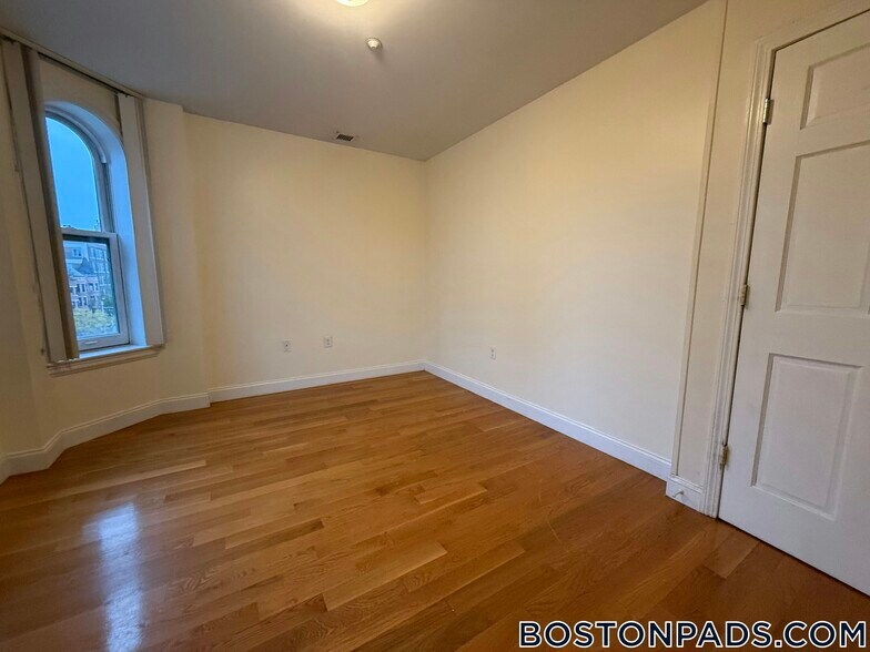 Building Photo - 90 Westland Ave