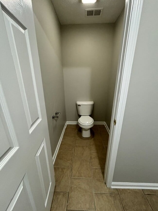 Building Photo - 145 Croghan Way