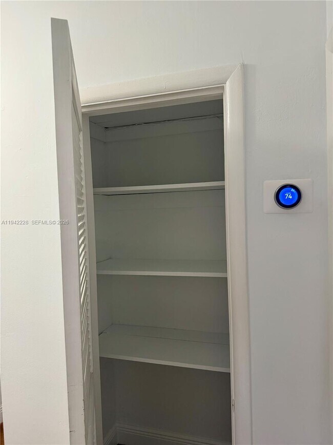 Building Photo - 814 Capri St