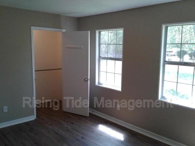 Building Photo - 6109 Shady Ln