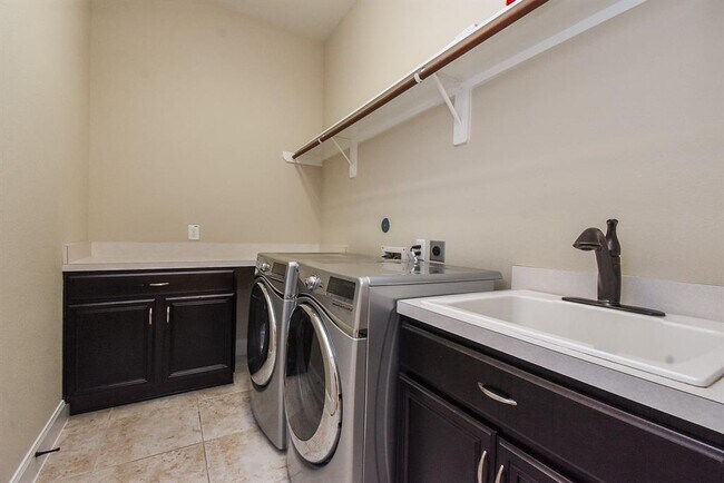 Building Photo - 25807 Somerset Meadows Ct