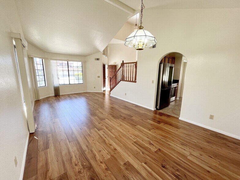 Building Photo - 14353 Bourgeois Way