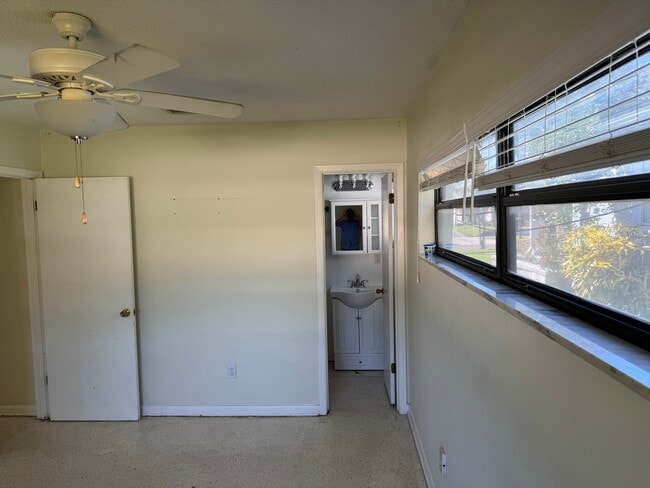 Building Photo - 515 E Miller St