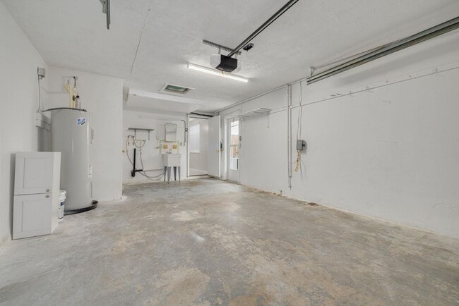Building Photo - 5135 Cardiff Dr