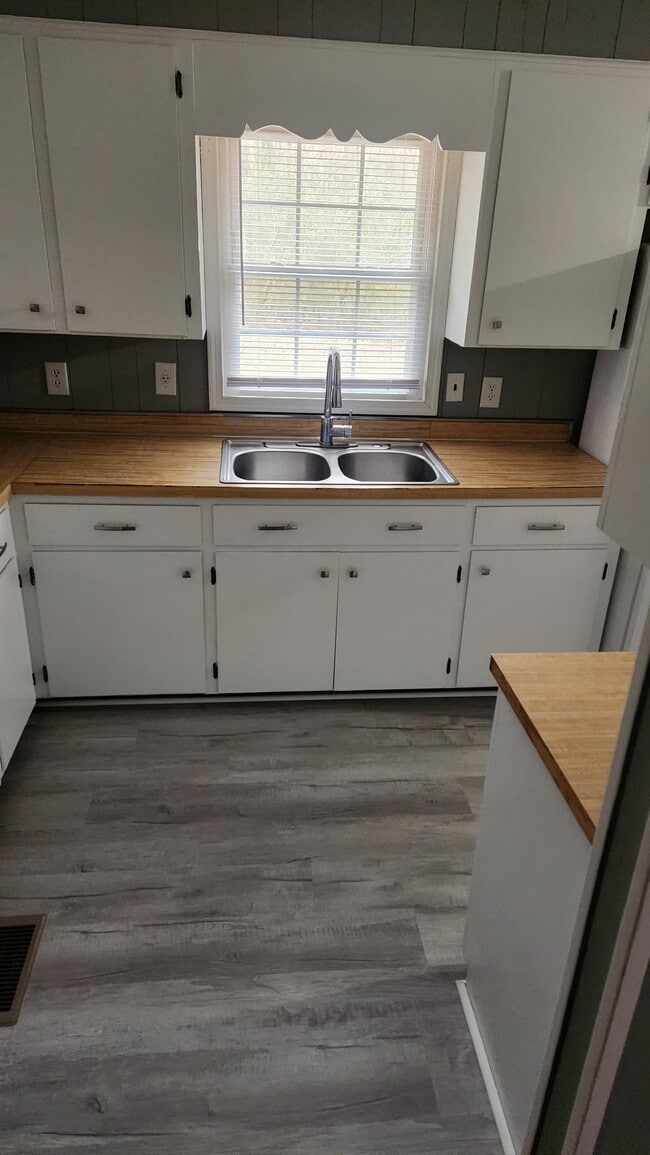 Building Photo - 1603 NC-461