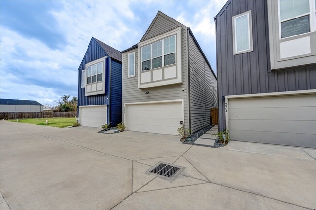 Building Photo - 2906 Stevens St