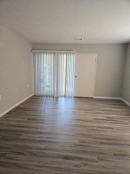 Living Room - 2915 Bayview Blvd