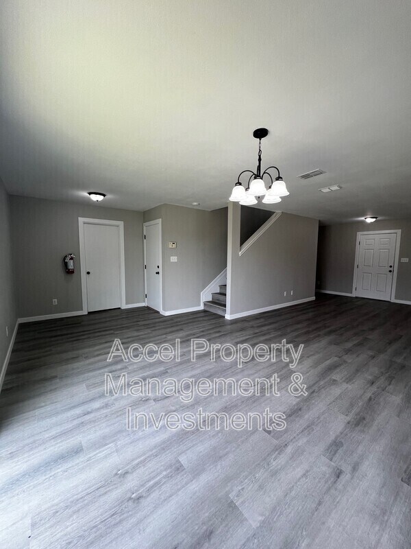 Building Photo - 2912 Ozark Ave