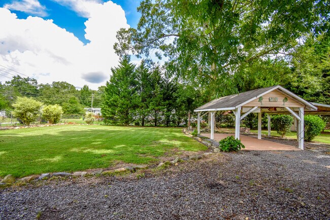 Building Photo - 109 11th Ave