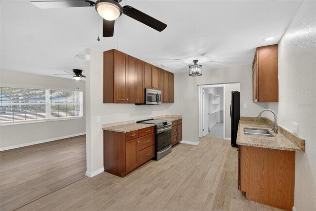 Building Photo - 311 NE 5th St