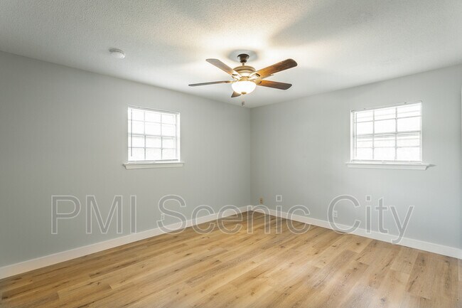 Building Photo - 508 Briar Park Ln