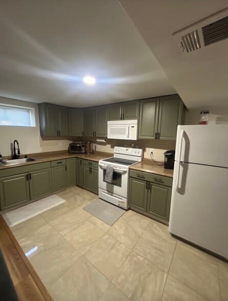 Building Photo - 5117 Kenesaw St