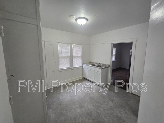 Building Photo - 3138A North 11th St