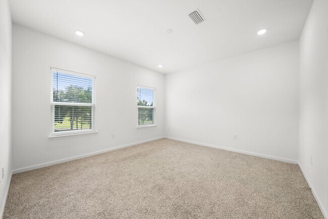 Building Photo - 231 Stagerbush St