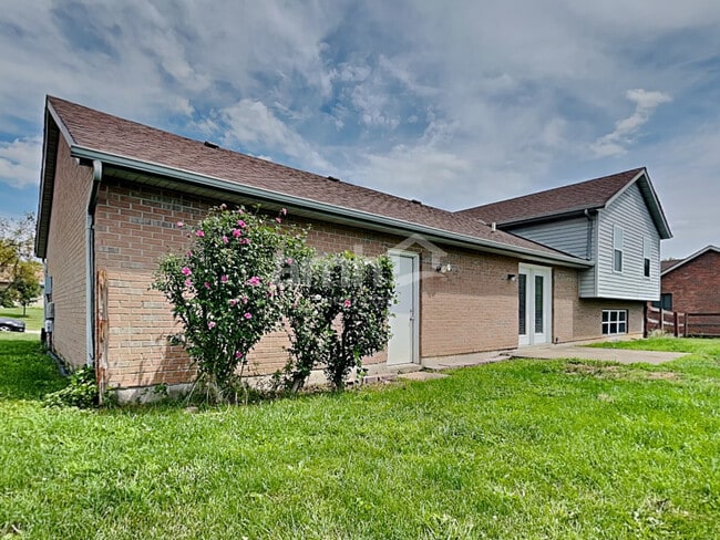Building Photo - 6401 Sharps Ridge Ct